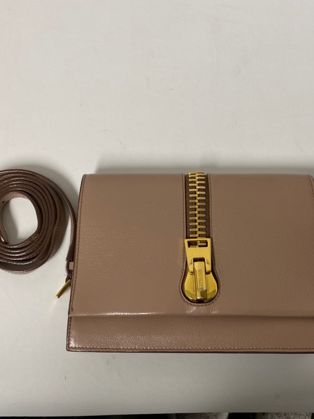 Tom Ford Sedgwick Beige Gold Tone Zipper Front Clutch Crossbody Bag Leather